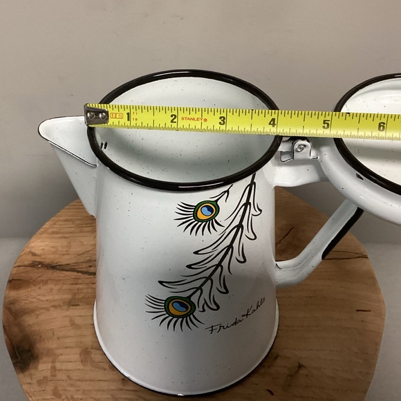 🟢 Vintage Frida Kahlo enamel coffee pot kettle - Extremely Gently Used Condition - Picture 12 of 13